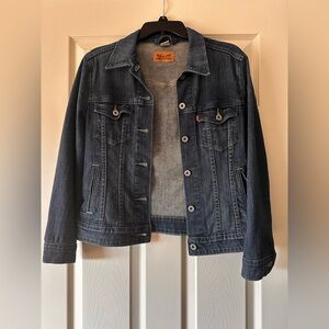 Levi Jean Jacket excellent condition Size M